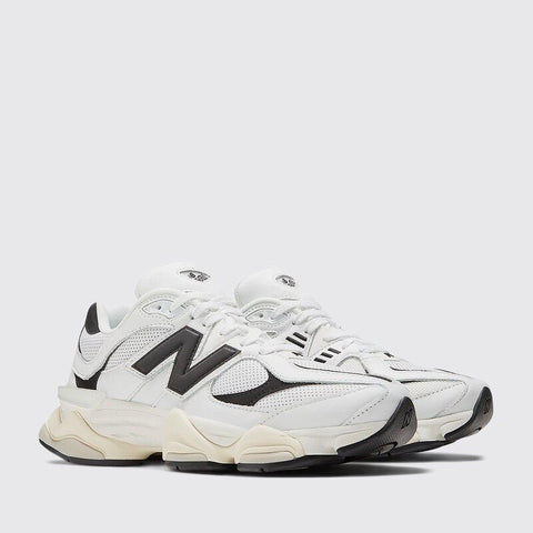 NEW BALANCE 9060 WHITE & BLACK